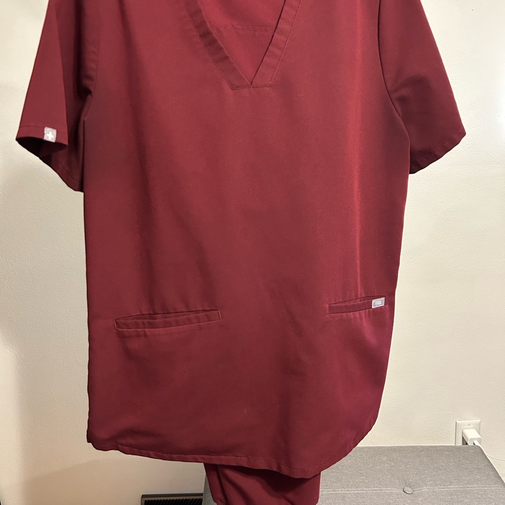 Figs Burgundy Scrub Set